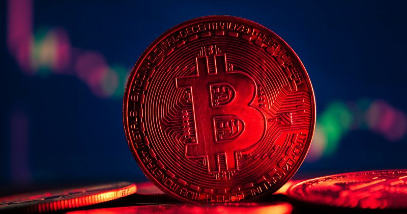 Bitcoin drops under $100K, triggering $117M in long liquidations in one hour Bitcoin drops under $100K, triggering $117M in long liquidations in one hour